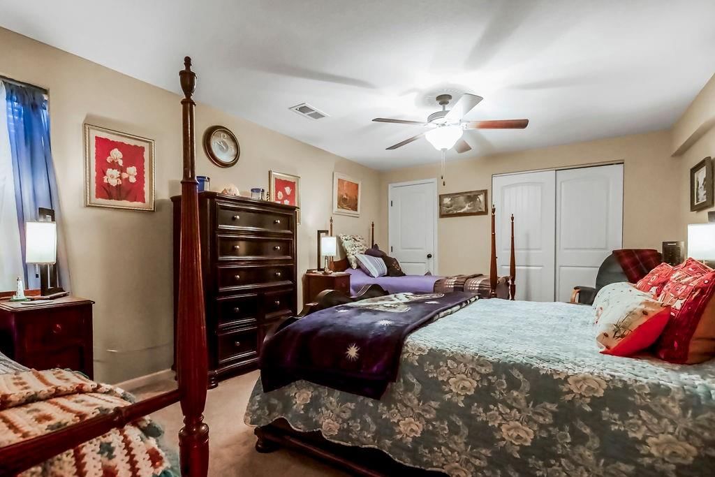 464 E Willow Street — photo 16