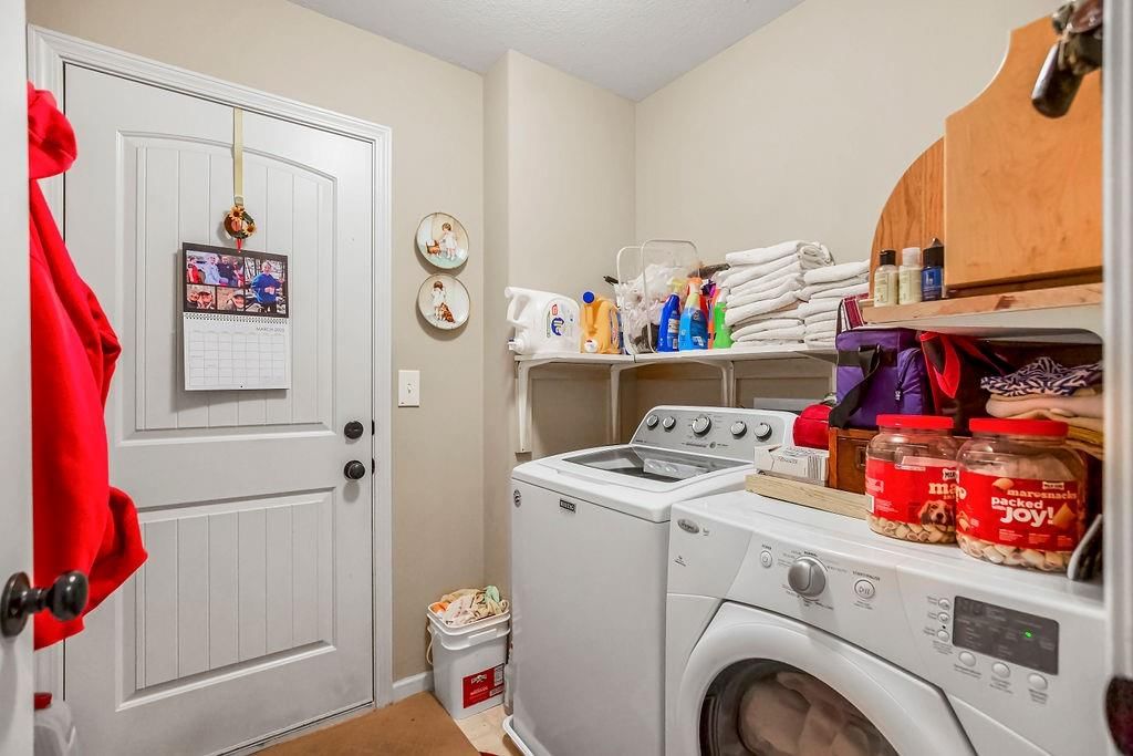 464 E Willow Street — photo 18
