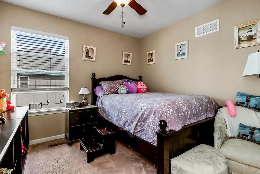 464 E Willow Street — photo 19