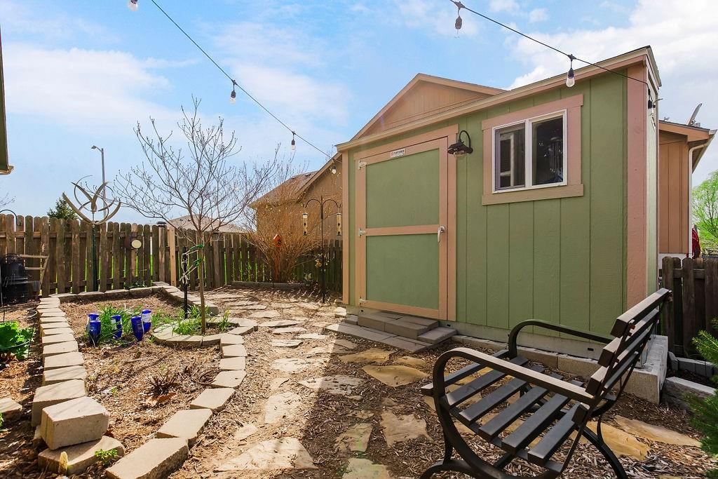 464 E Willow Street — photo 29