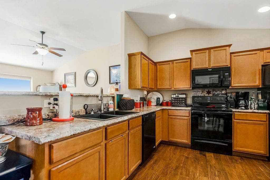 464 E Willow Street — photo 6