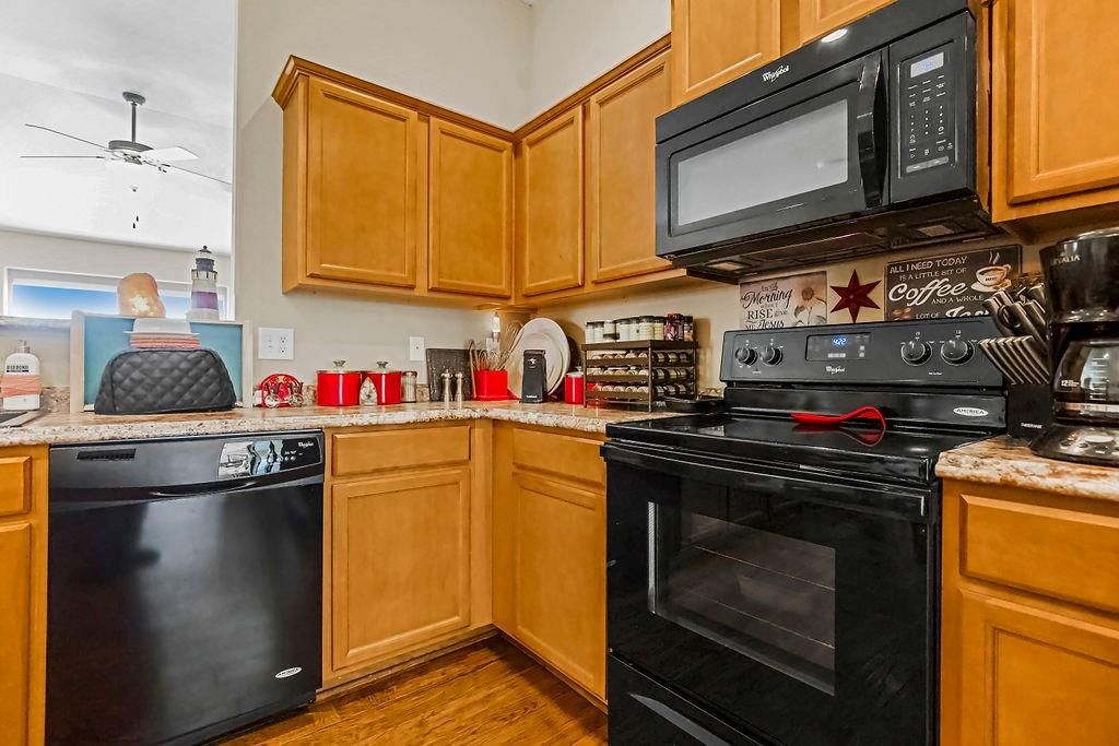 464 E Willow Street — photo 8
