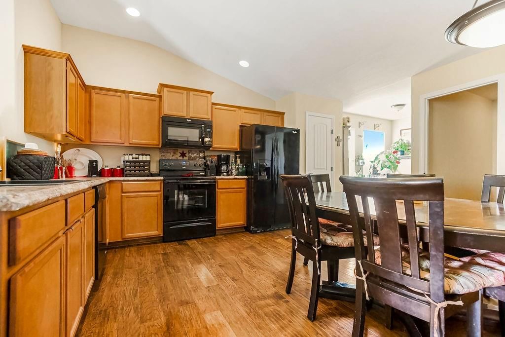 464 E Willow Street — photo 9
