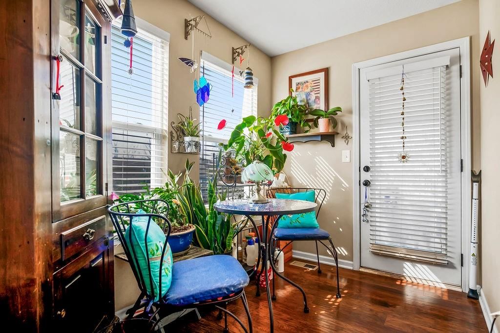 464 E Willow Street — photo 10