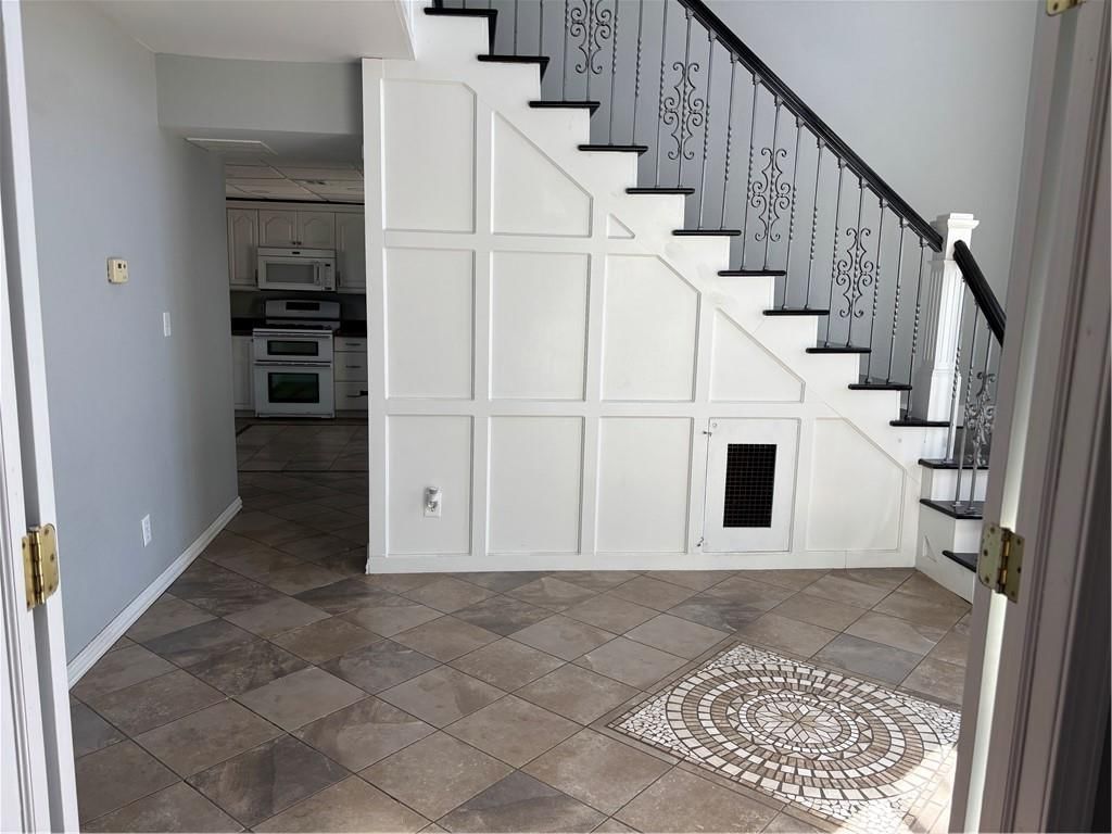 523 S Oak Street — photo 12