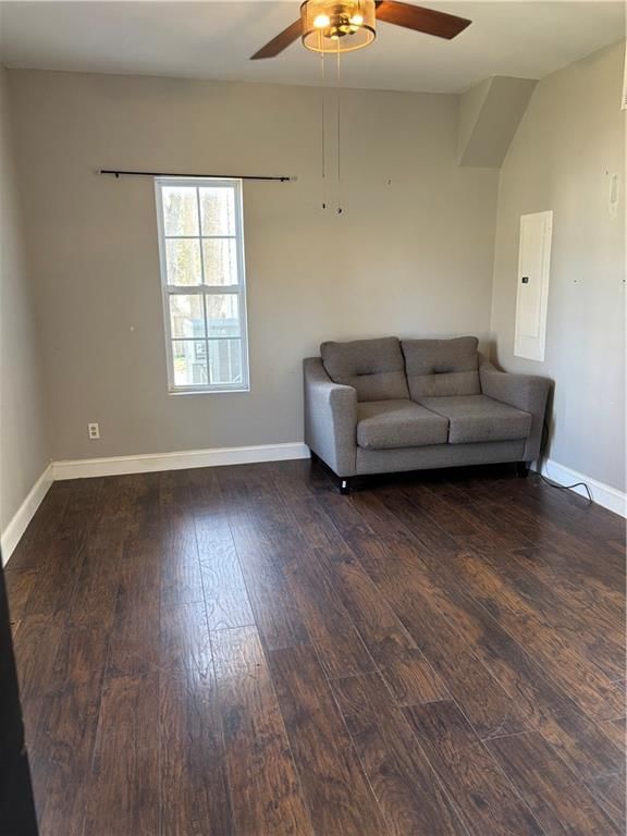 523 S Oak Street — photo 13