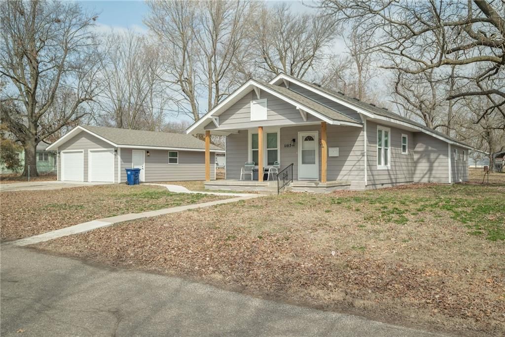 1107 E Maple Street — photo 2