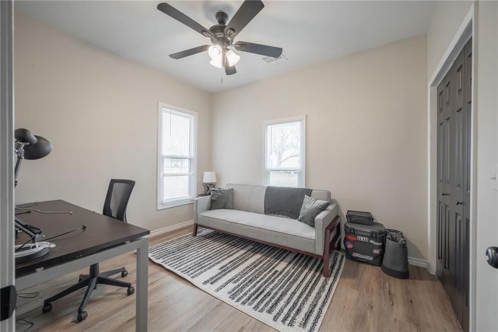 1107 E Maple Street — photo 11