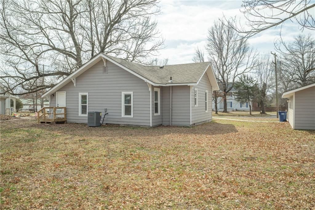 1107 E Maple Street — photo 3