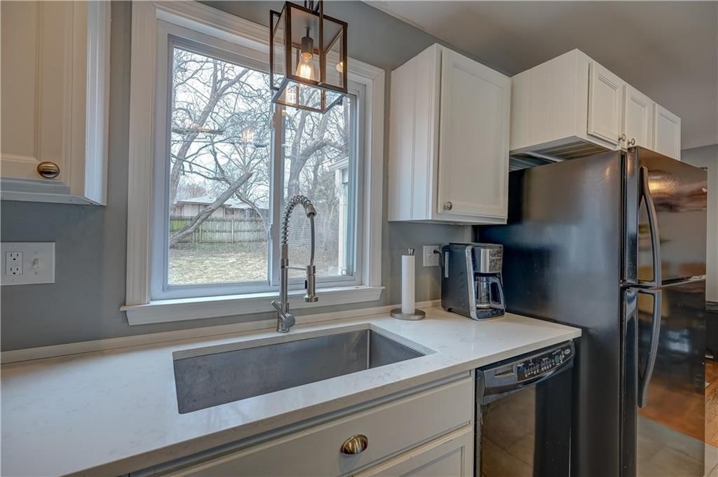 7616 Windsor Street — photo 13