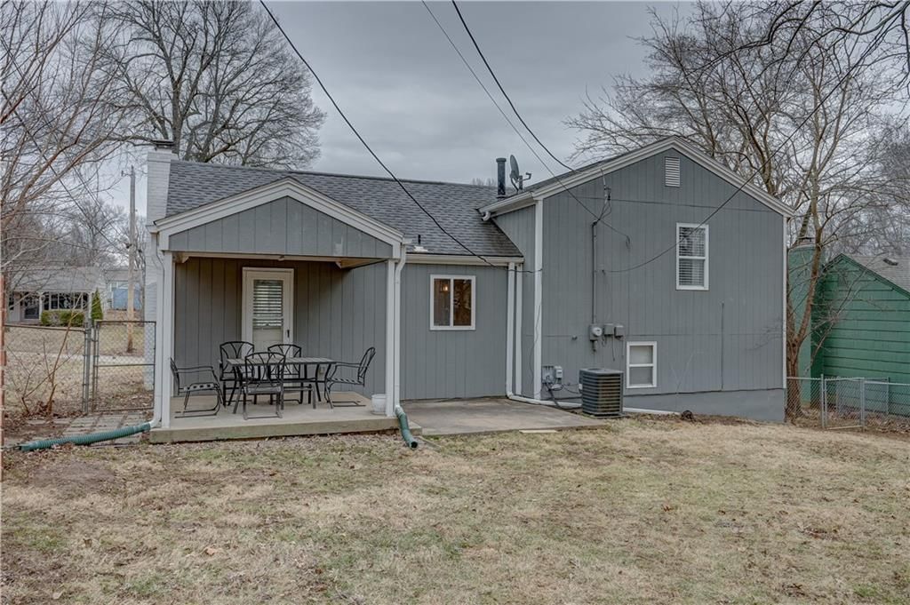 7616 Windsor Street — photo 32