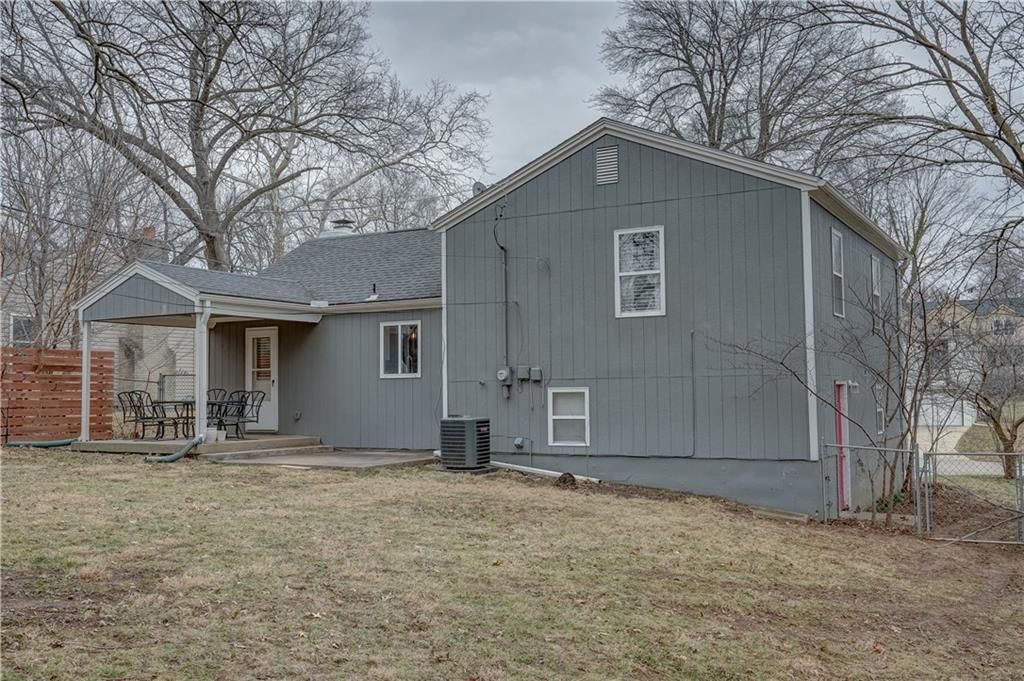 7616 Windsor Street — photo 33