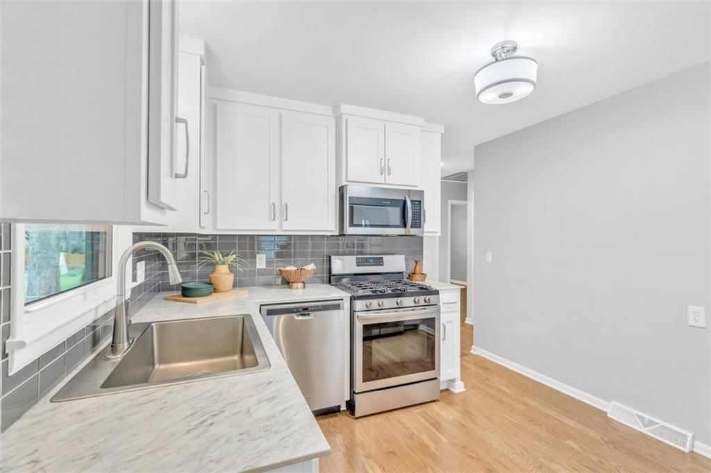 2921 W 49th Street — photo 7