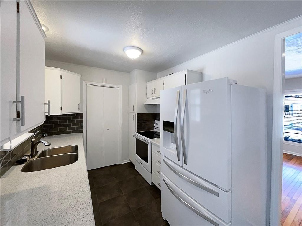 1029 E 25th Avenue — photo 15