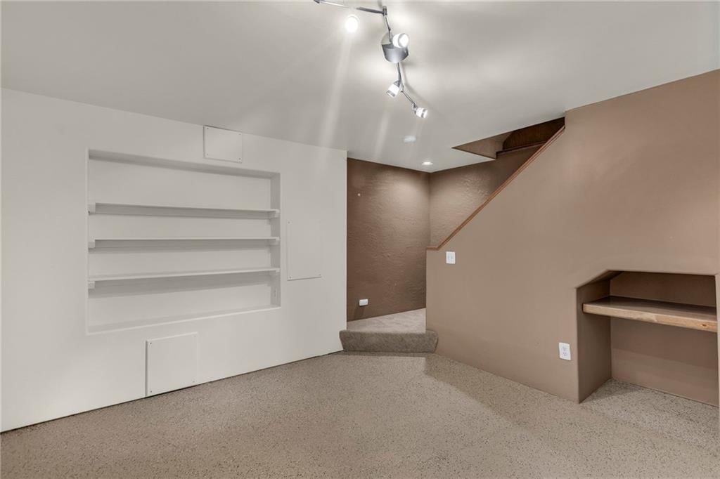 162 E Nelson Circle — photo 38