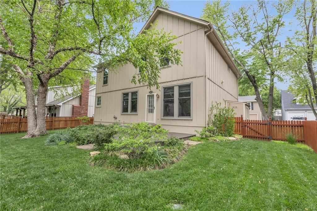 162 E Nelson Circle — photo 47
