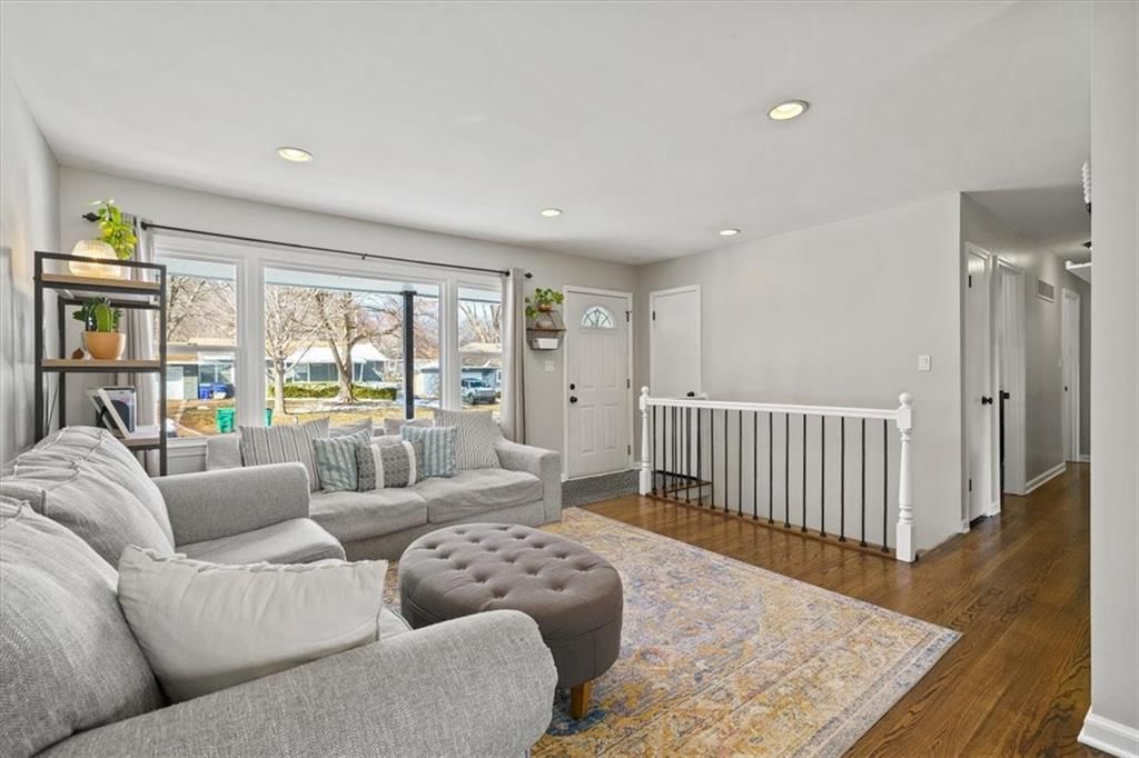 10605 W 89th Terrace — photo 3