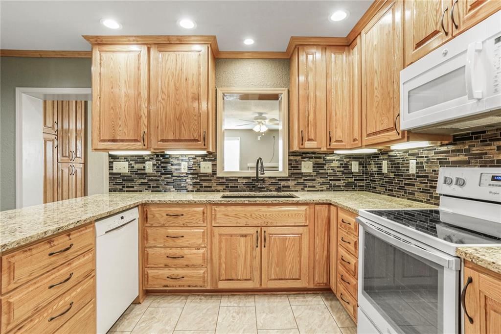 10305 W 67th Street — photo 7