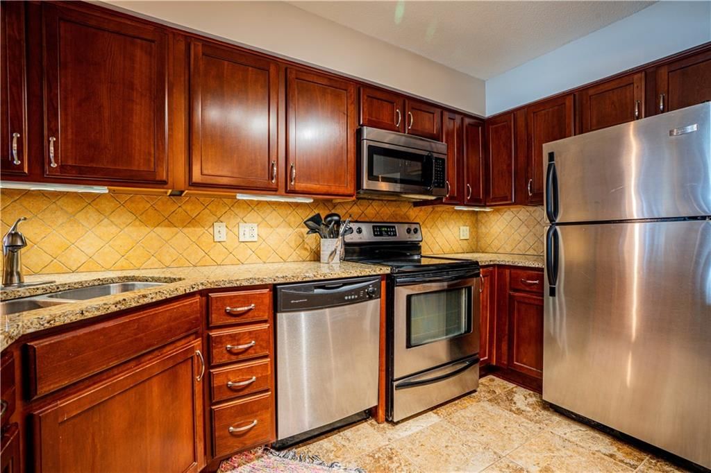 209 E 36th Street — photo 19