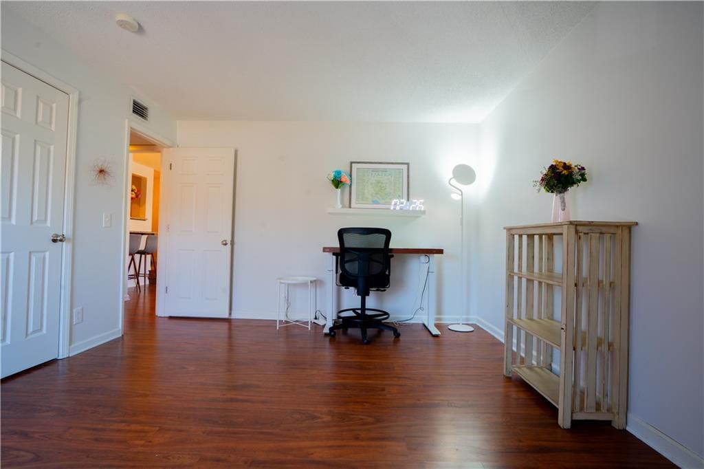 209 E 36th Street — photo 32