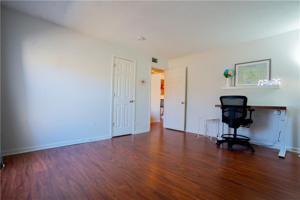 209 E 36th Street — photo 33