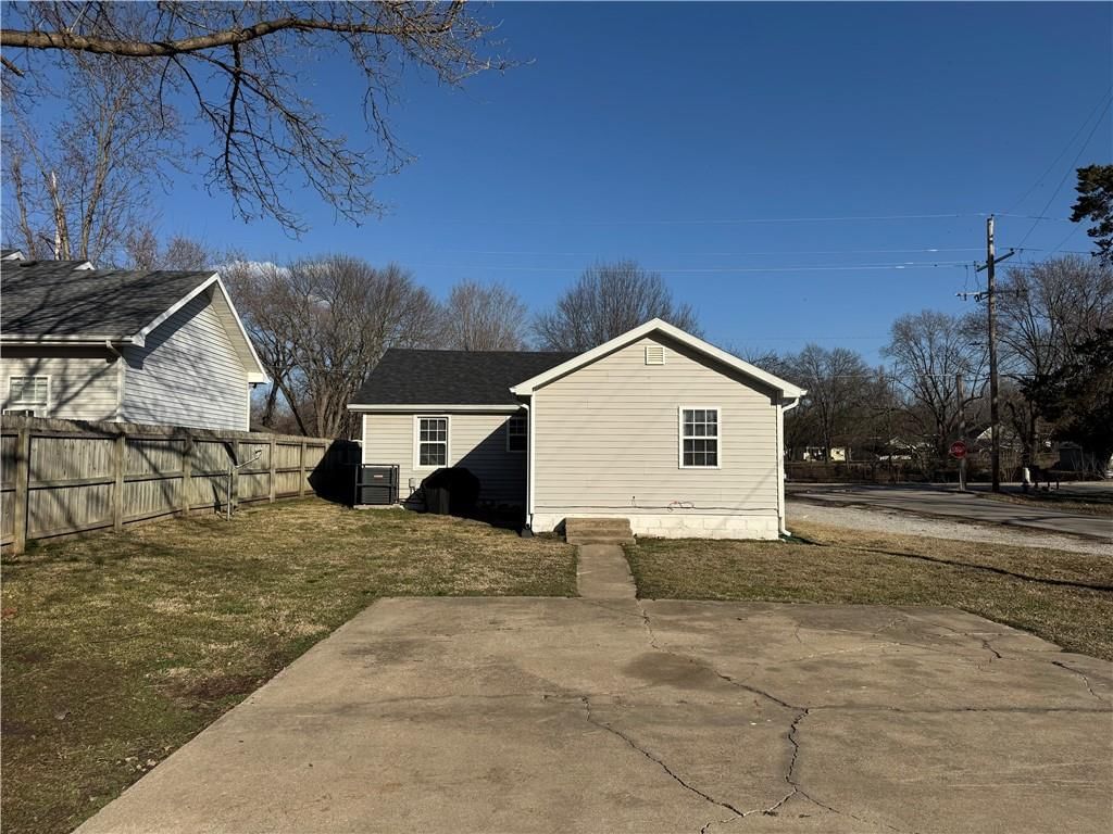 1403 N Main Street — photo 4