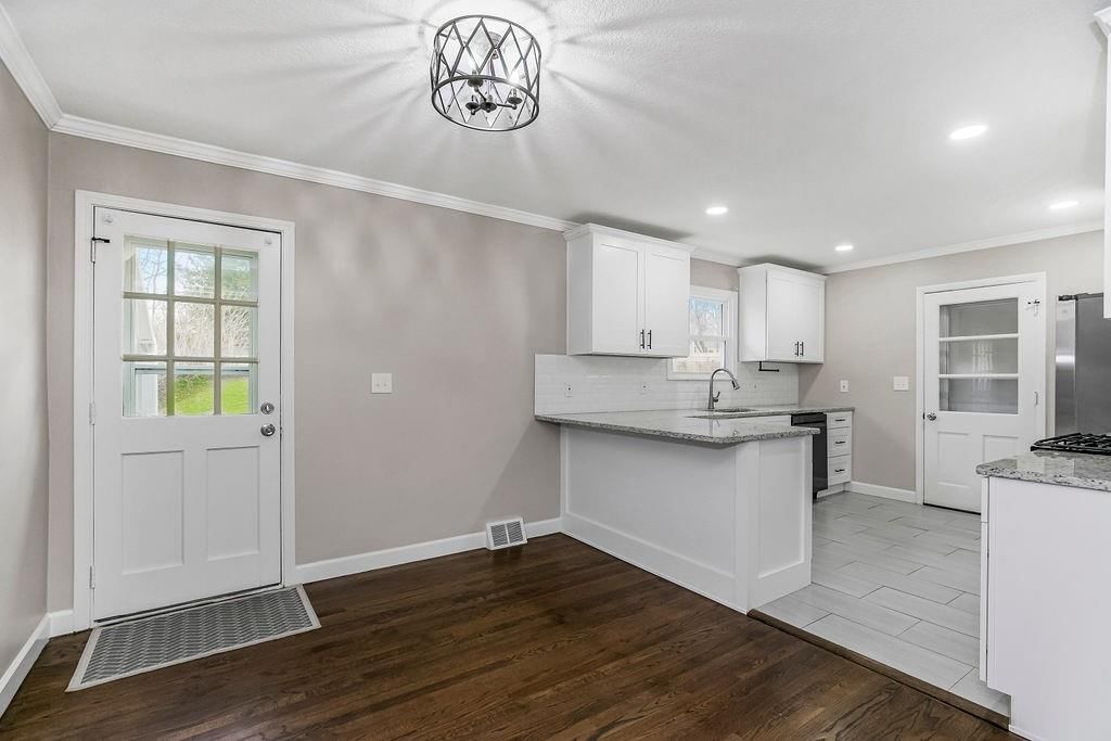 5338 Lamar Avenue — photo 6