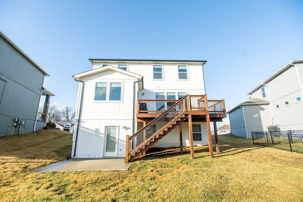 1249 Rich Boulevard — photo 4