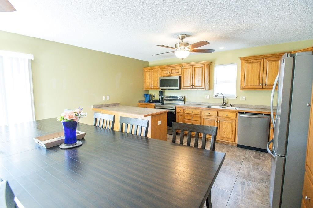 712 Burlington Lane — photo 8