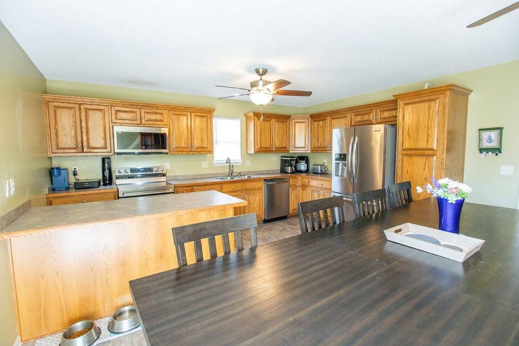 712 Burlington Lane — photo 9