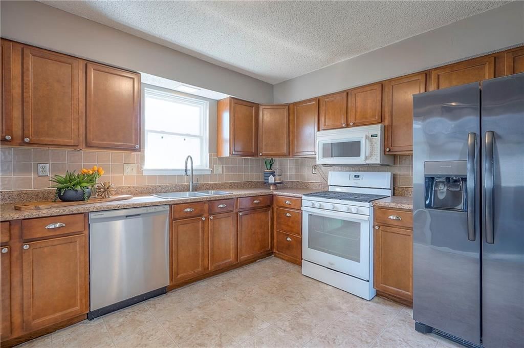 2115 CHESTER Avenue — photo 11