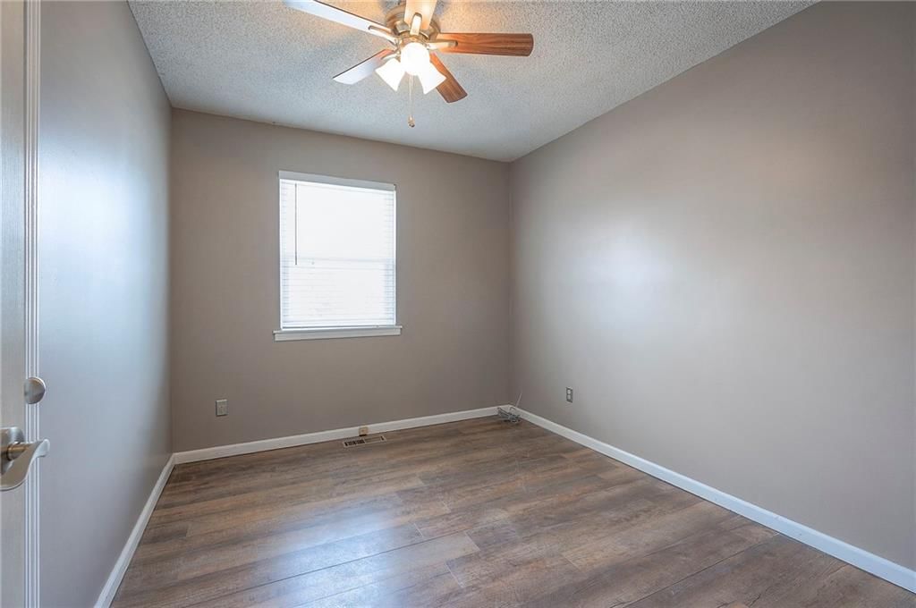 2115 CHESTER Avenue — photo 15