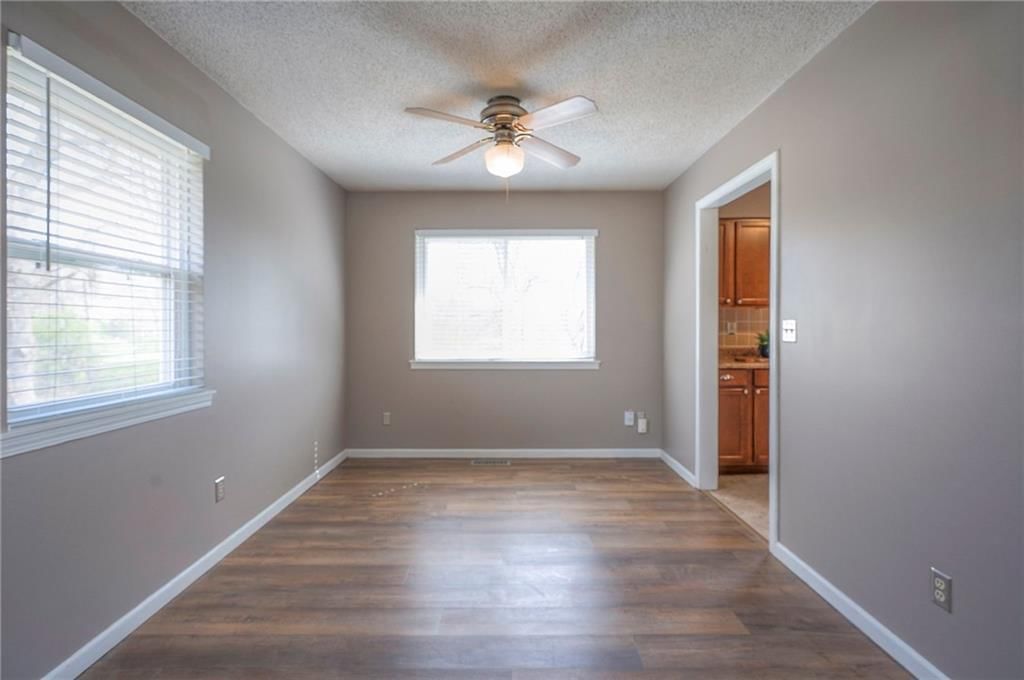2115 CHESTER Avenue — photo 6