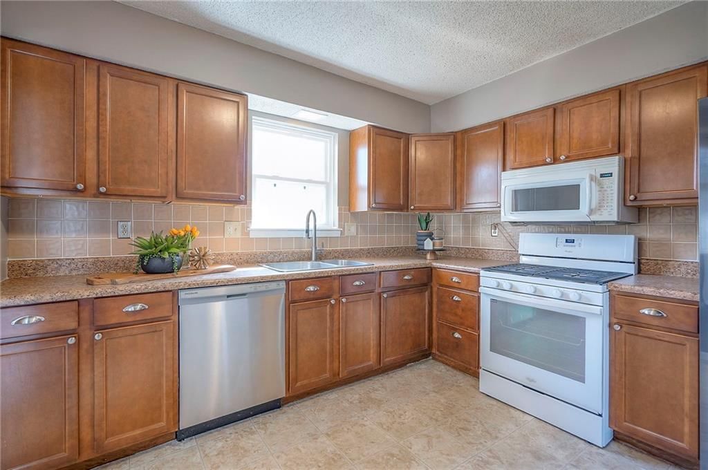 2115 CHESTER Avenue — photo 10