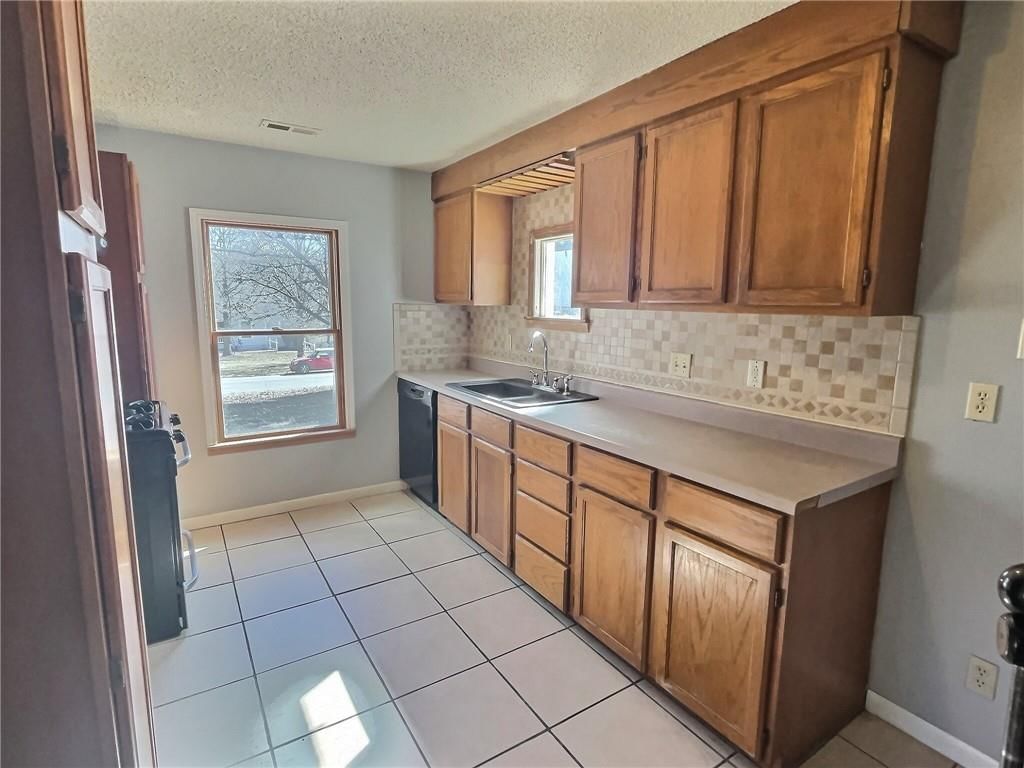 8600 Evanston Avenue — photo 12