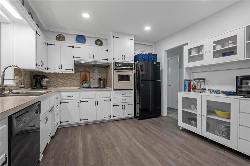 8511 Oxford Avenue — photo 15