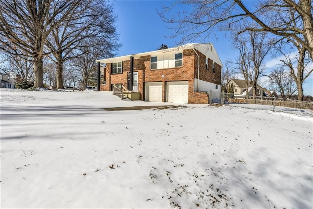 17000 York Avenue — photo 2
