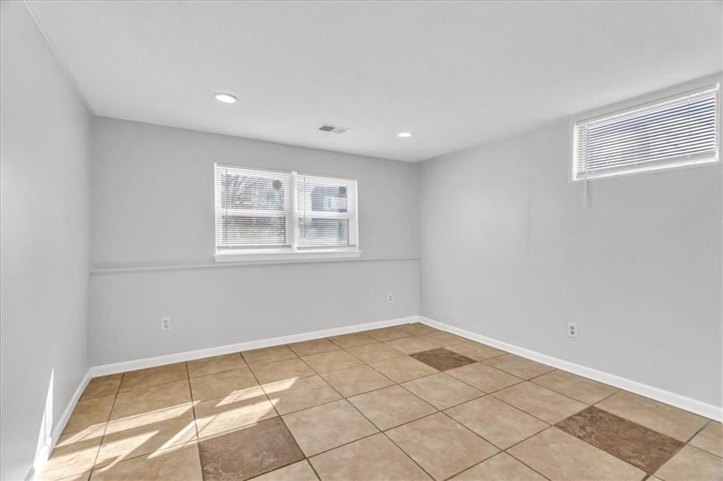 17000 York Avenue — photo 19