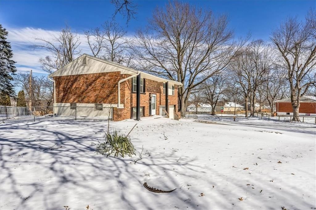 17000 York Avenue — photo 3