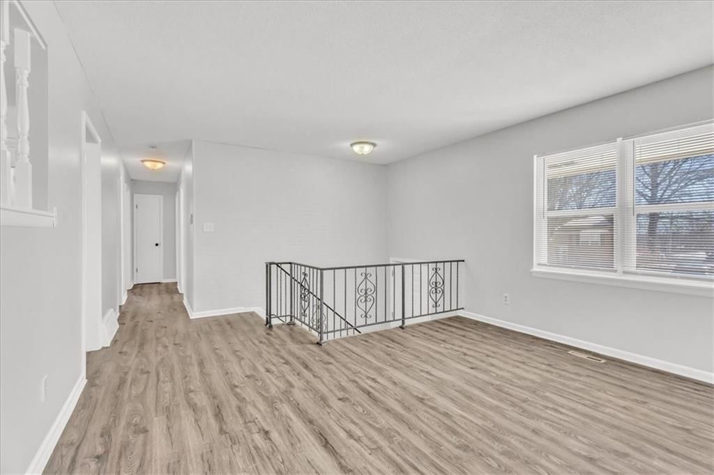 17000 York Avenue — photo 6