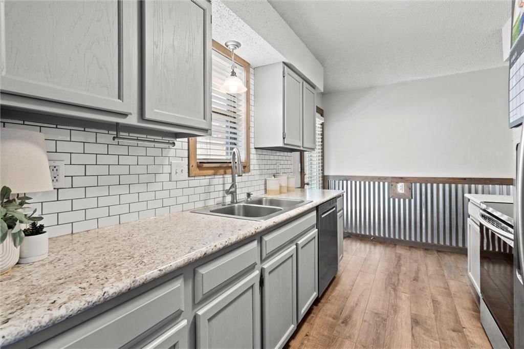 1415 Andrew Street — photo 11