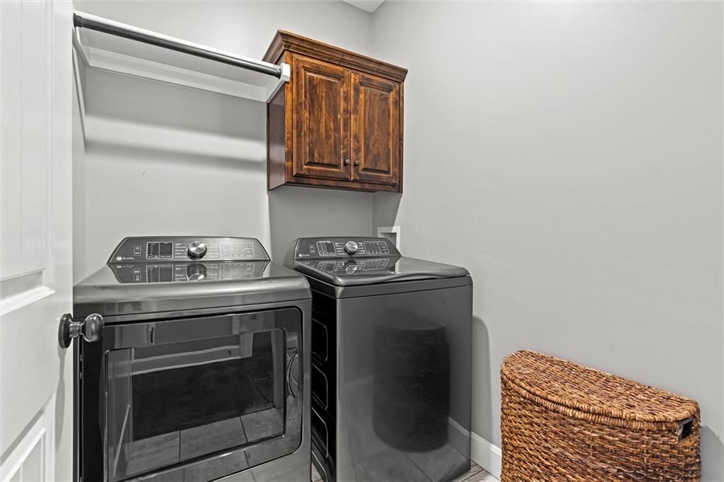 630 N Laurel Street — photo 16