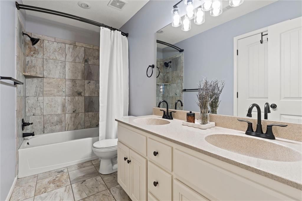 630 N Laurel Street — photo 25