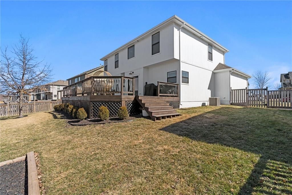 630 N Laurel Street — photo 33