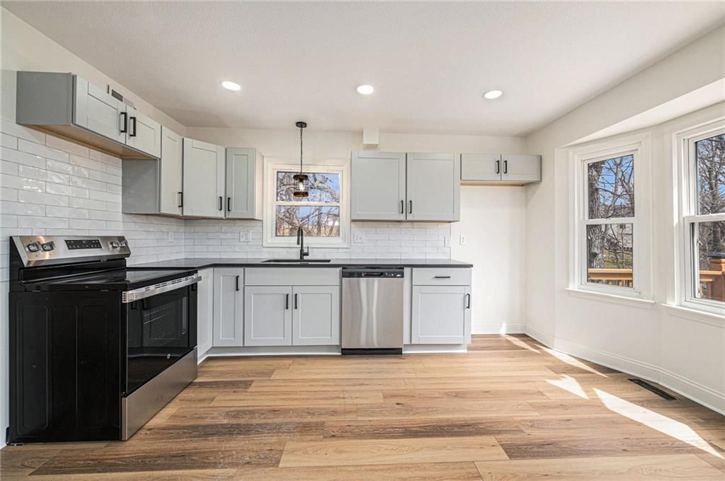 7723 NW Bosch Lane — photo 8