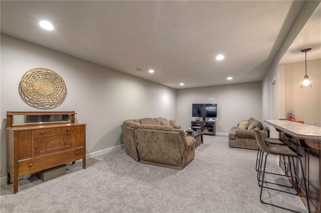 15922 W 163rd Terrace — photo 59