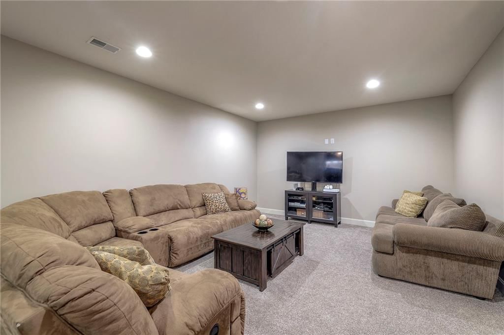 15922 W 163rd Terrace — photo 62