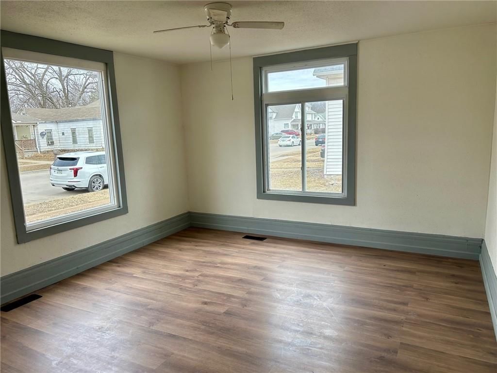 2530 Crawford Avenue — photo 5