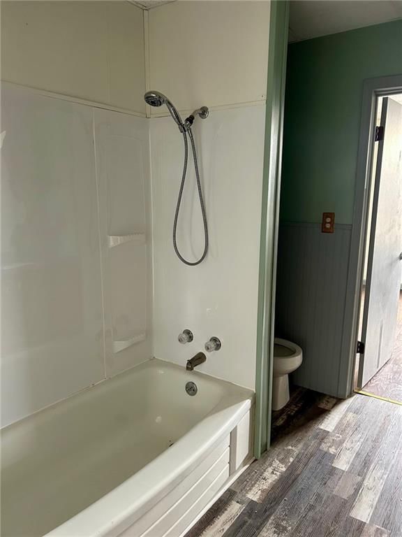 2530 Crawford Avenue — photo 10
