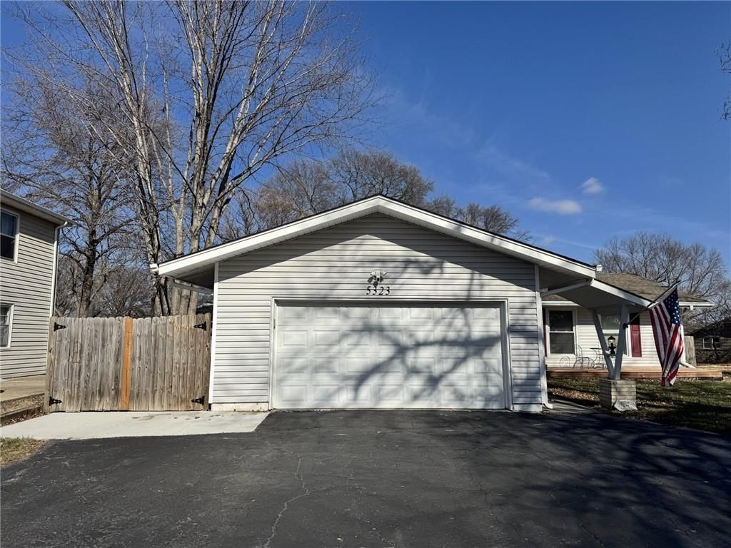 5323 McAnany Drive — photo 3